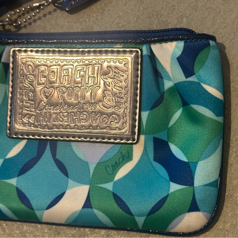 Coach Poppy Wristlet - Picture 5 of 7